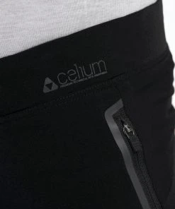 100% CELIUM Shorts - Black